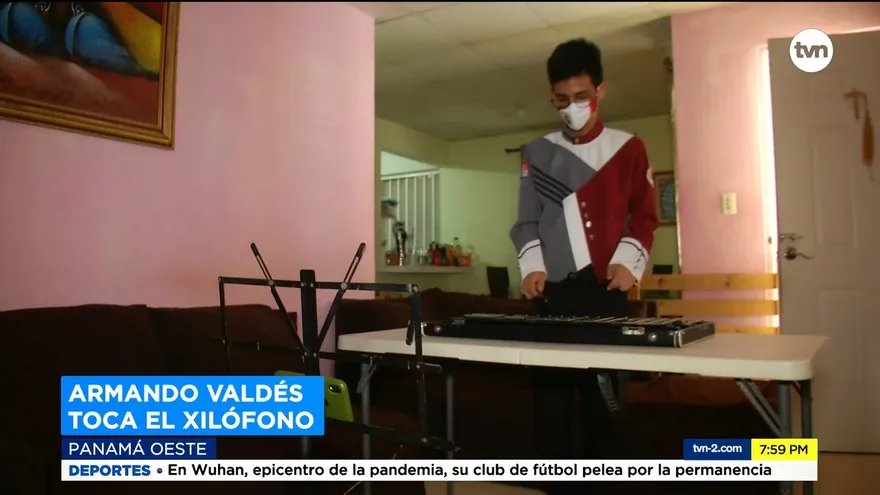 Estudiantes graban sus presentaciones musicales