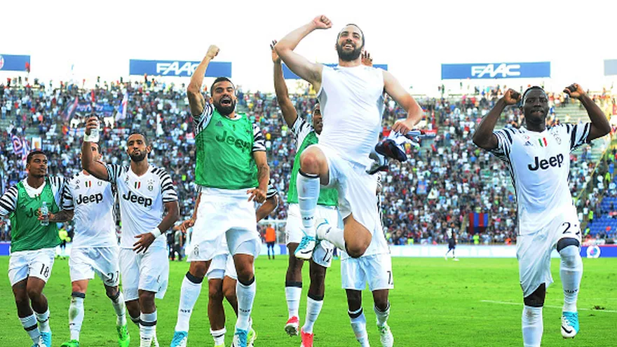 Jugadores de la Juventus celebran luego de la victoria ante el Bolonia