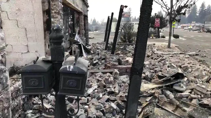 Más de 100 desaparecidos en incendios de California que ya suman 31 muertos