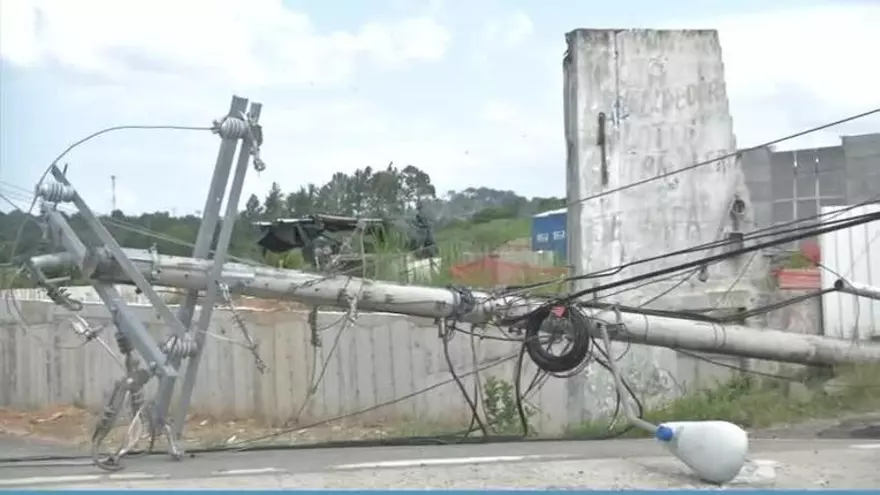 Camión derriba poste de tendido eléctrico en Arraiján