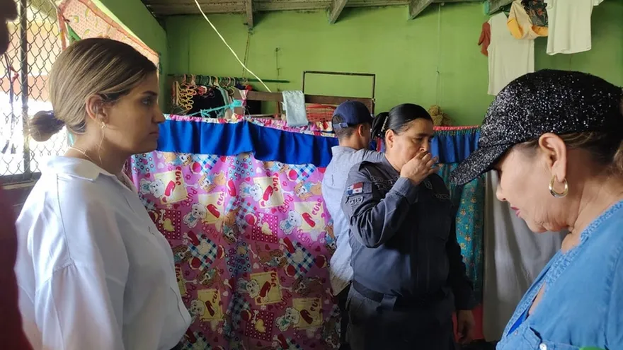 Diputada Alexandra Brenes durante la presentación del informe técnico sobre el Centro Femenino Los Algarrobos.