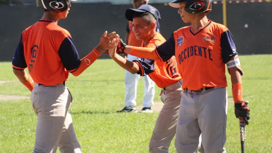 Jugadores del equipo de béisbol Sub-14 de Chiriquí Occidente