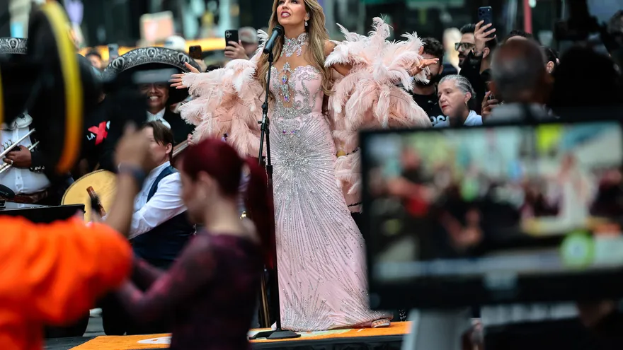 La cantante Thalía se presenta en el programa Despierta América de Univision en Times Square, el 16 de septiembre de 2026, en Nueva York.