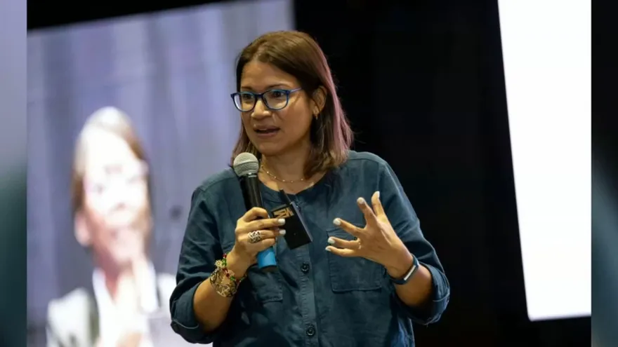 Laura Linares