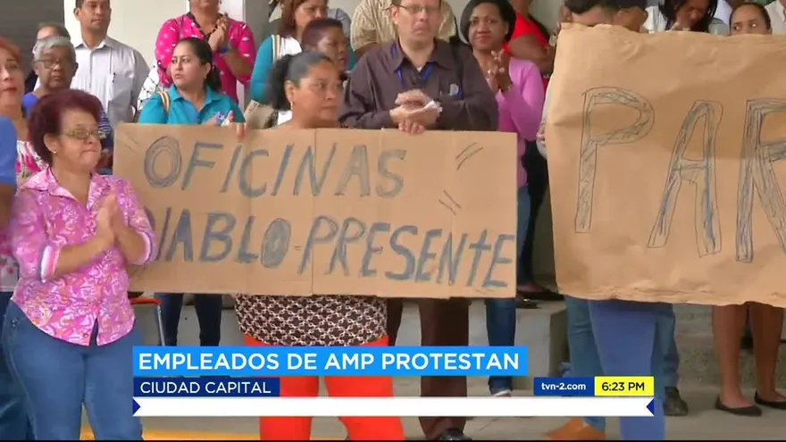 Trabajadores de la AMP realizan paro solicitando pago de aguinaldos