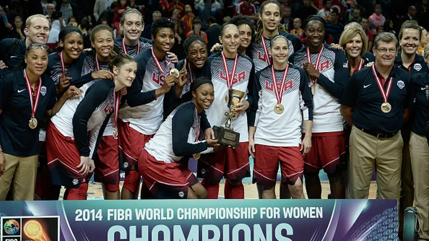 Estados Unidos reina en el baloncesto femenino