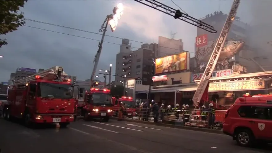 Un incendio destruye parte del famoso mercado de pescado de Tokio
