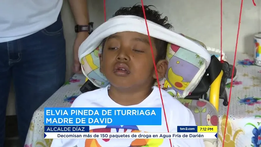 Niño David Iturriaga recibe donaciones