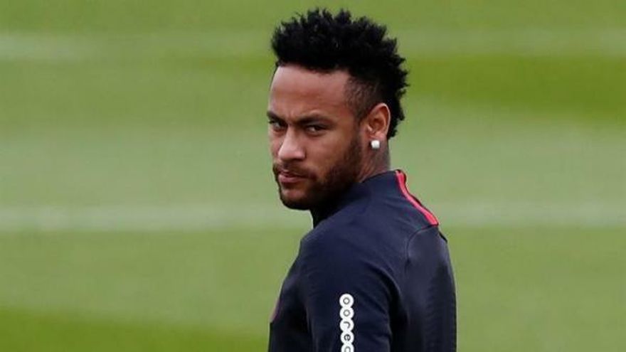 El PSG "intransigente" en negociaciones por Neymar, según la prensa