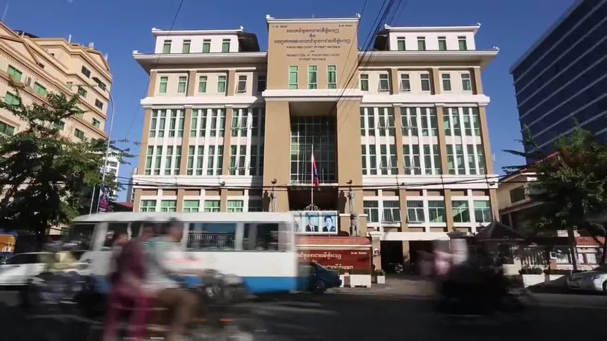 Condenado un vídeoreportero australiano en Camboya a seis años por espionaje