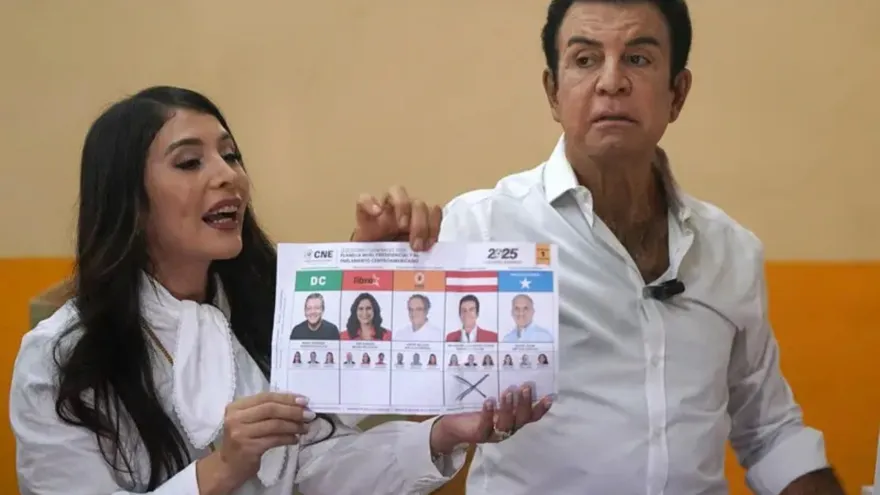 Salvador Nasralla del Partido Liberal (PL)