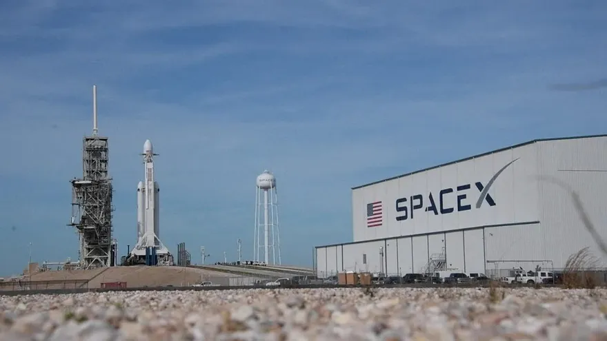 SpaceX, listo para lanzar el cohete más poderoso del mundo