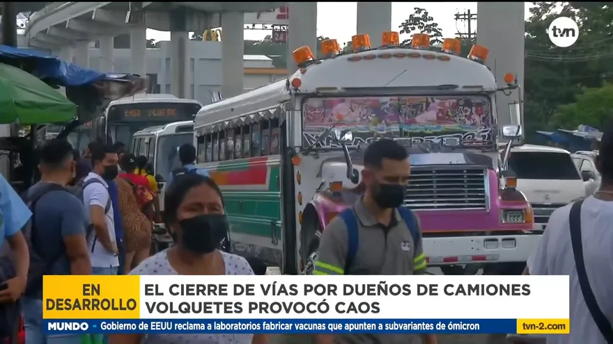 Caos por cierre de vías por dueños de camiones