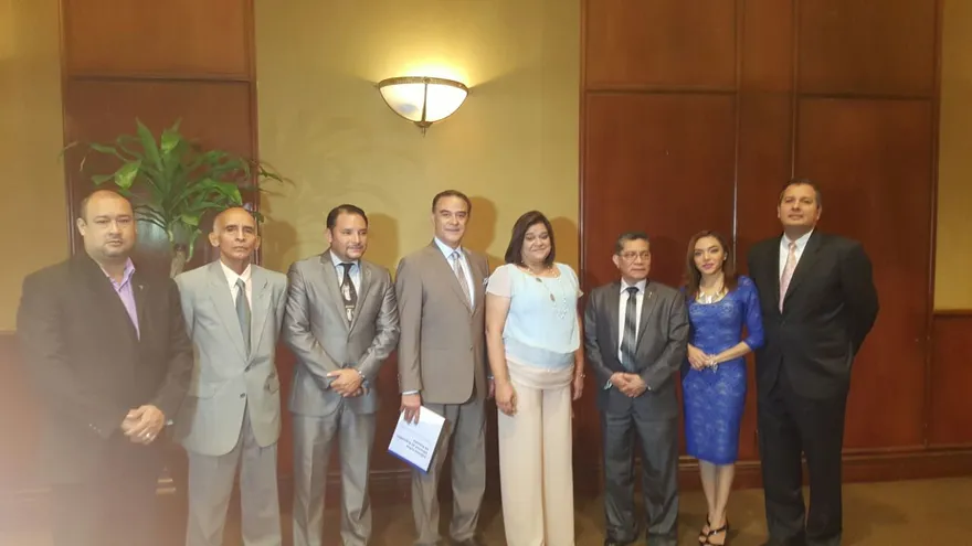 Junta directiva del Colegio Nacional de Periodismo toma posesión