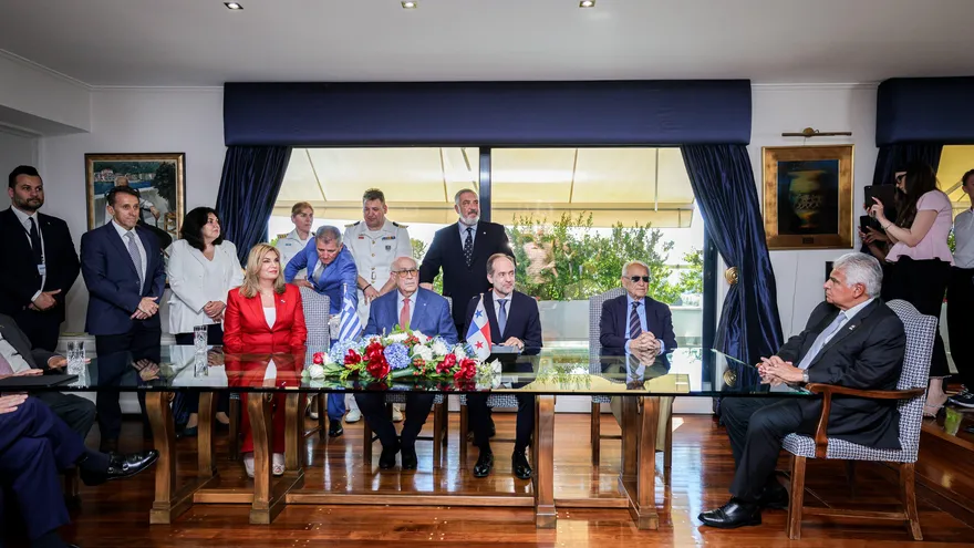 Mulino firma en Grecia acuerdo que abrirá plazas de empleo y capacitación para marinos panameños