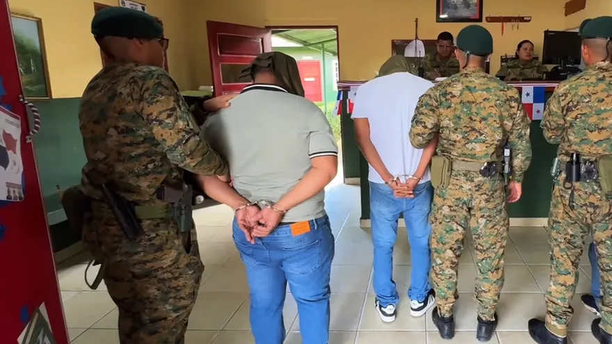 Aprehenden a sujetos por hurtar vehículos de arrendadoras