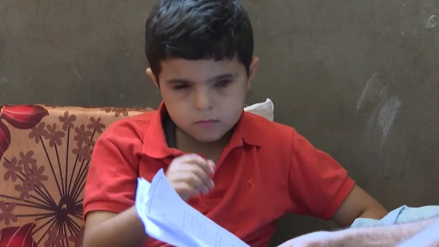 No habrá vuelta a la escuela en Gaza para Mohamed, a quien la guerra dejó ciego