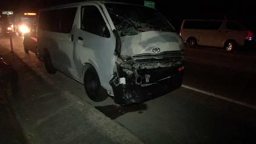 Busito atropella vaca en el Corredor Sur