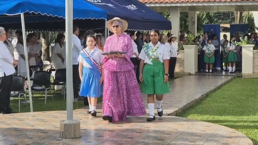 La ceremonia estuvo encabezada por las Muchachas Guías y fue realizada en la Casa de Gobierno provincial.