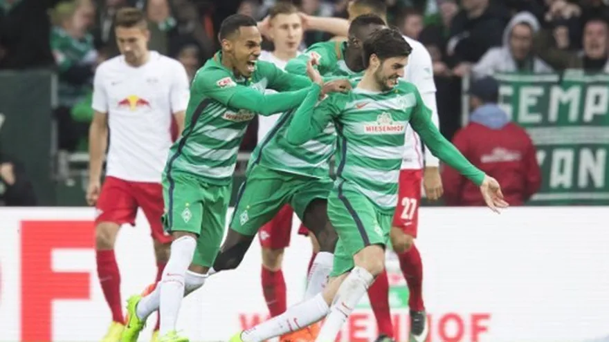 Leipzig se aleja del título con una derrota en Bremen.