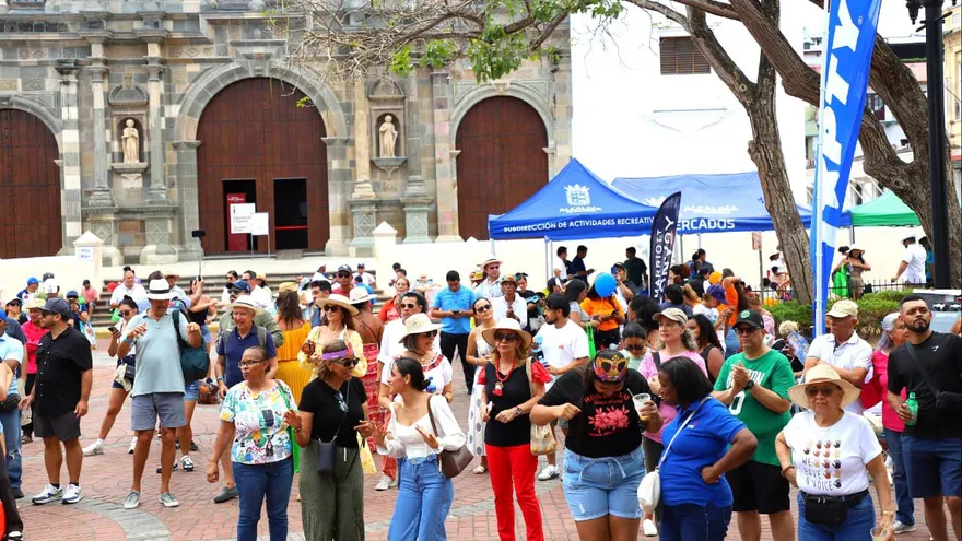 Celebran aniversario del Casco Peatonal