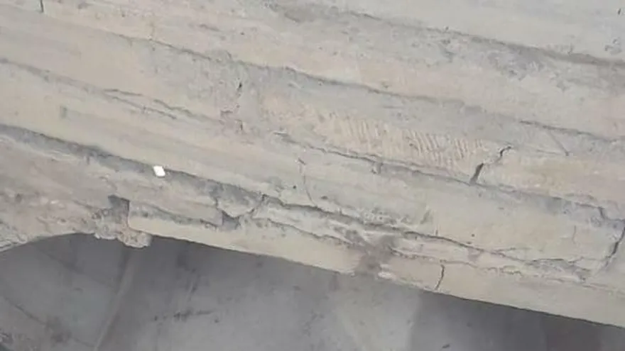 Esta es la vaca que cayó en hueco en áreas de Playa Blanca. El Cuerpo de Bomberos atendió la emergencia.