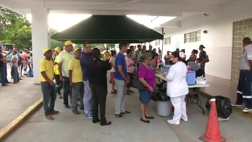 Usuarios se quejan al acudir a vacunarse contra la influenza