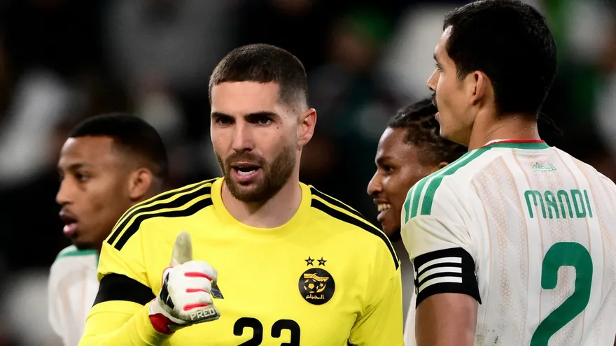 Luca Zidane con algunos de sus compañeros en la Selección de Argelia