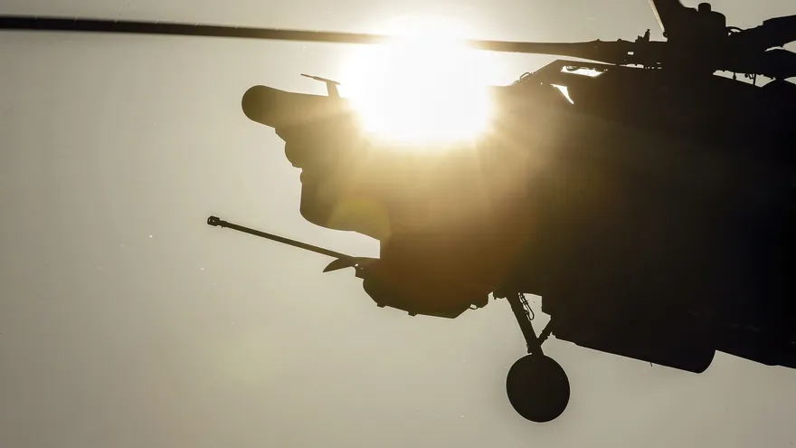 Un avión militar ruso en vuelo.