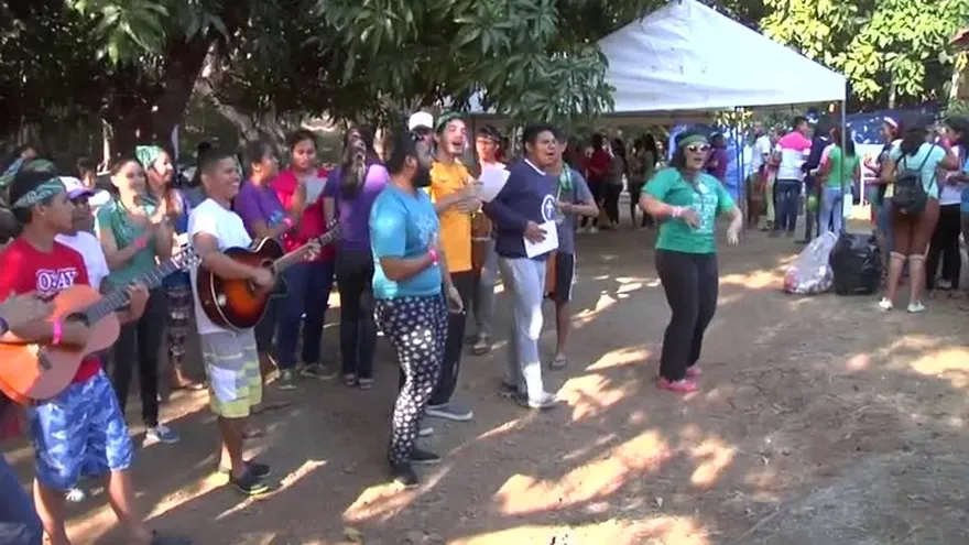 300 jóvenes disfrutan del retiro en Herrera