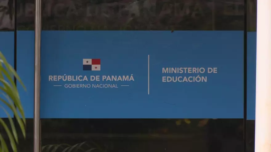 Fachada de la entrada del Ministerio de Educación (Meduca).