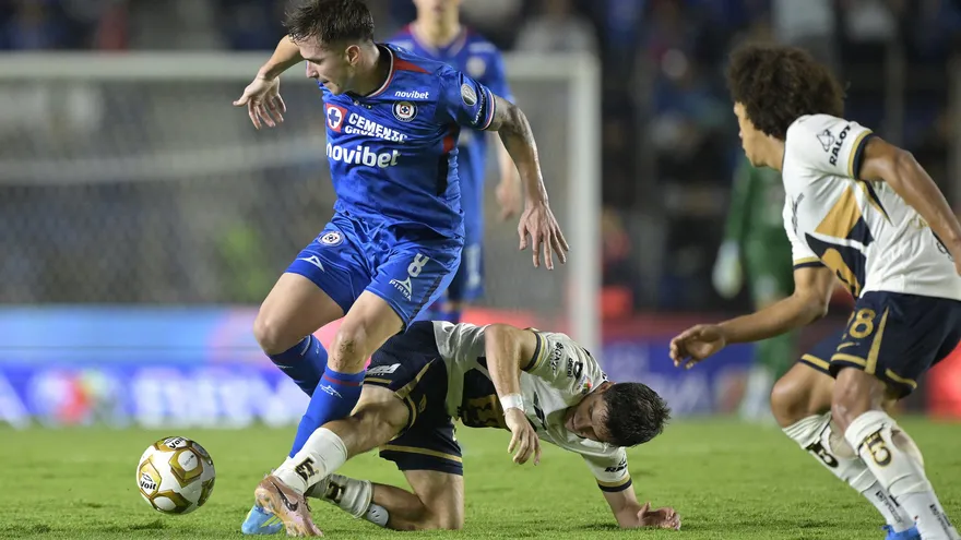 Adalberto Carrasquilla en la final de ida Cruz Azul vs Pumas