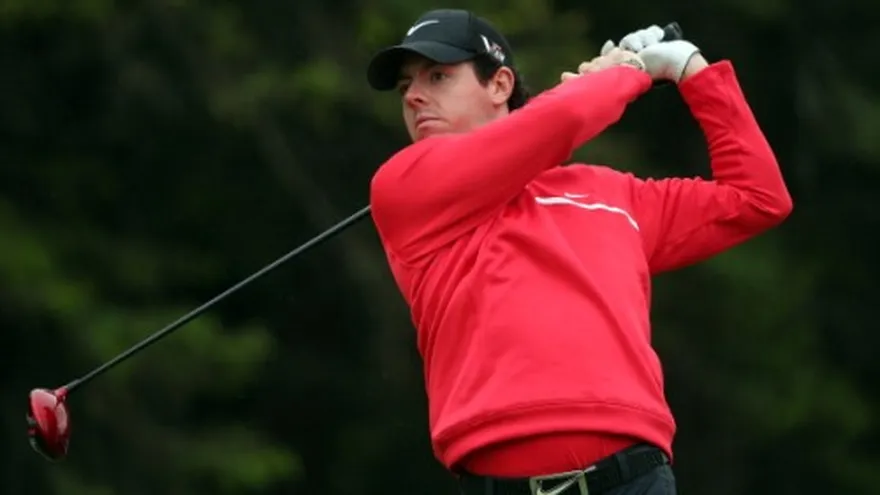 McIlroy firmá pésima tarjeta de 74 en Irlanda