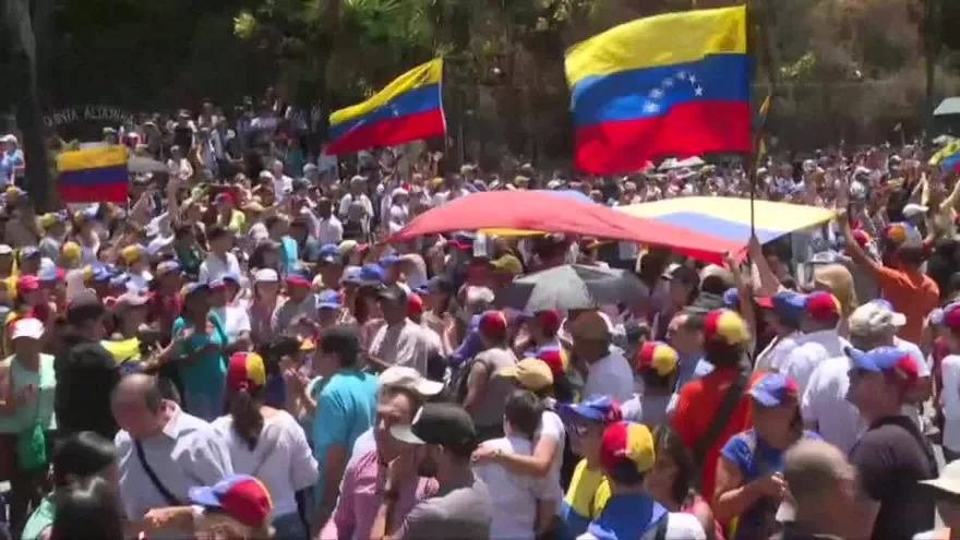 Oposición venezolana a las calles ante colapso de servicios