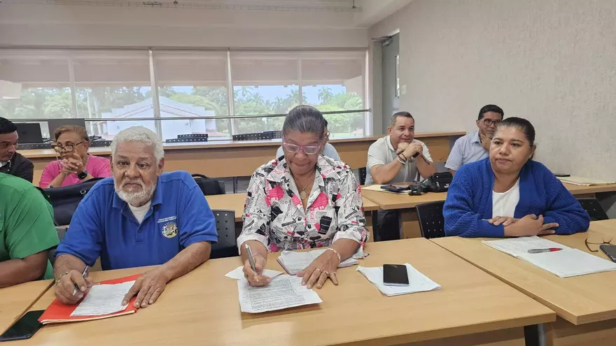Autoridades educativas y gremios magisteriales evalúan cumplimiento de acuerdos para el retorno a clases.