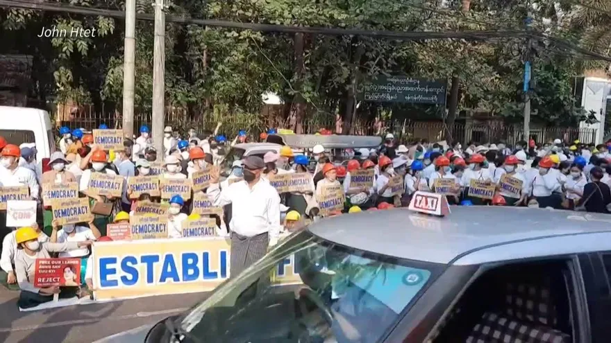 Primera muerte en la represión militar tras el golpe en Birmania