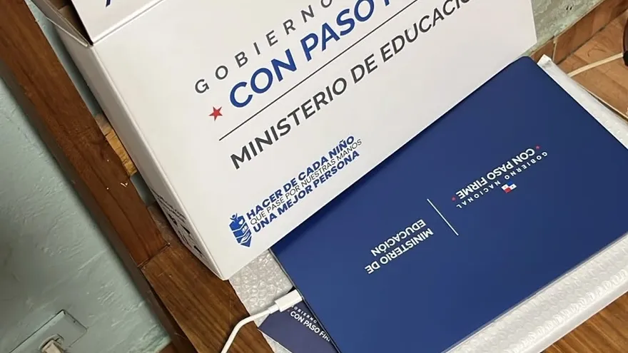 Computadora del Ministerio de Educación entregada a docentes
