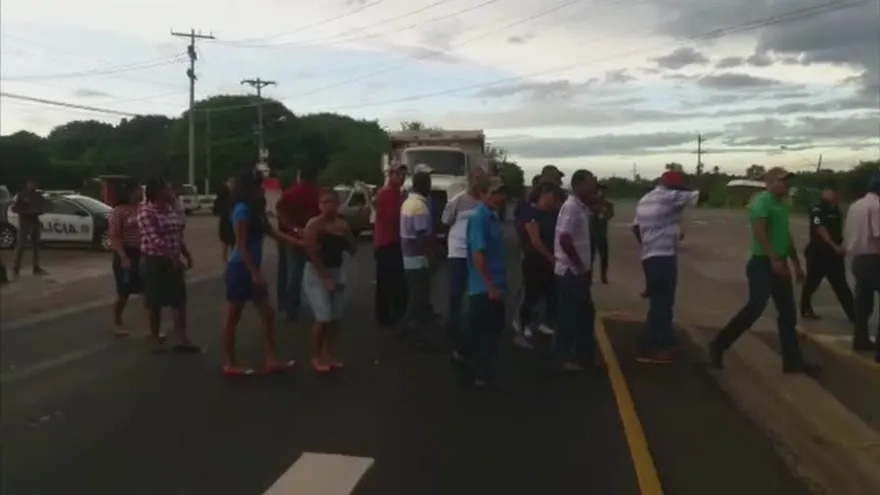 Productores de Arroz en Coclé cierran la Vía Interamericana