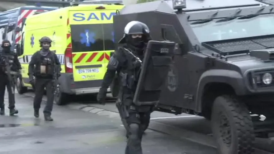 Alerta por ataque a militar en aeropuerto de París