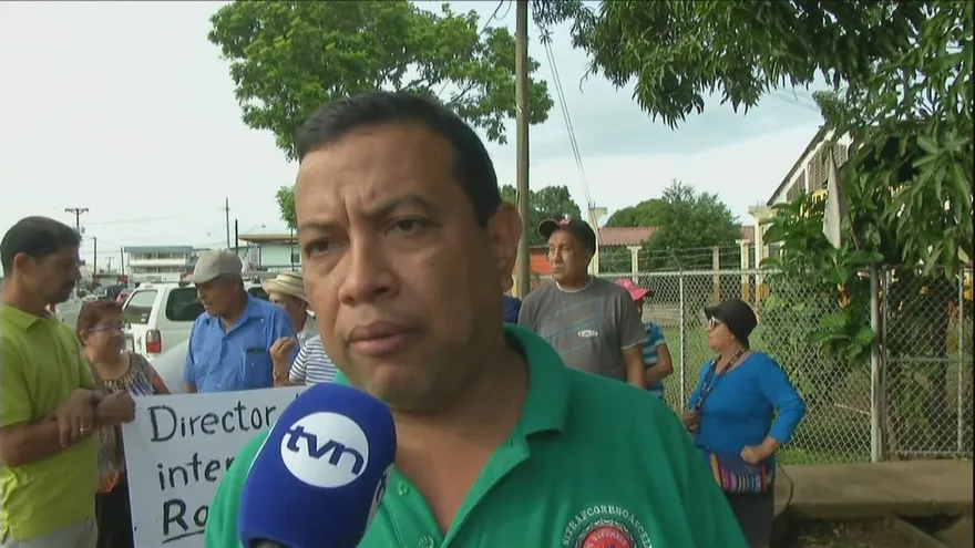 Residentes en comunidades de Aguadulce protestan en el MOP