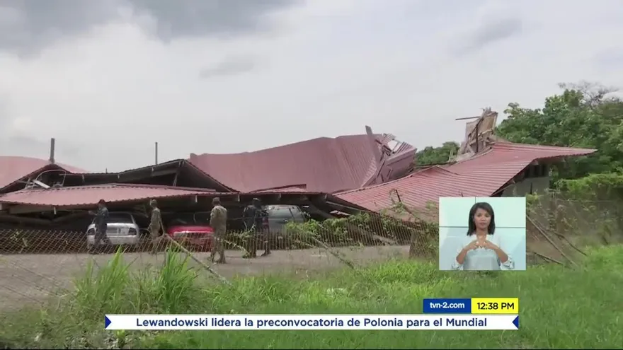 Se desploma techo de viejo edificio de la Aeronaval
