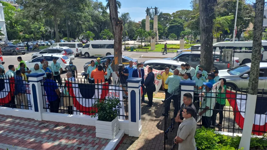 Interponen denuncias contra director de la ATTT