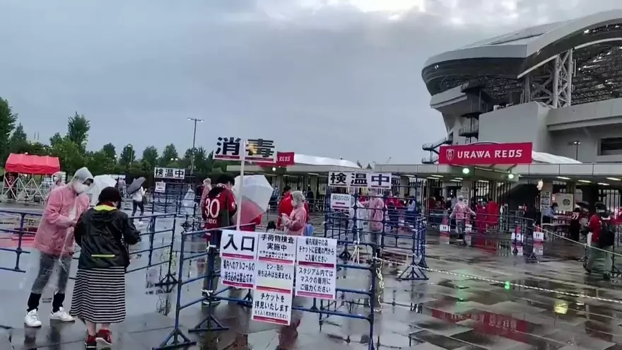 Prohibido gritar y distancia social el modelo nipón para reabrir estadios