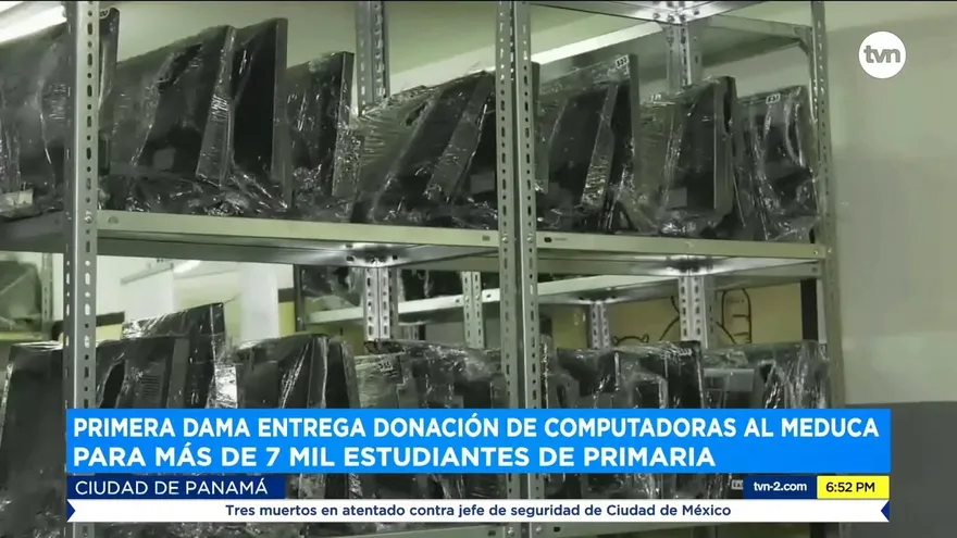 Primera Dama entrega donación de computadoras al Meduca