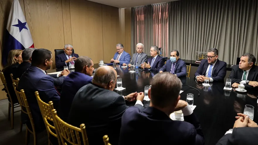 Reunión entre el presidente José Raúul Mulino y los diputados de Cambio Democrático.