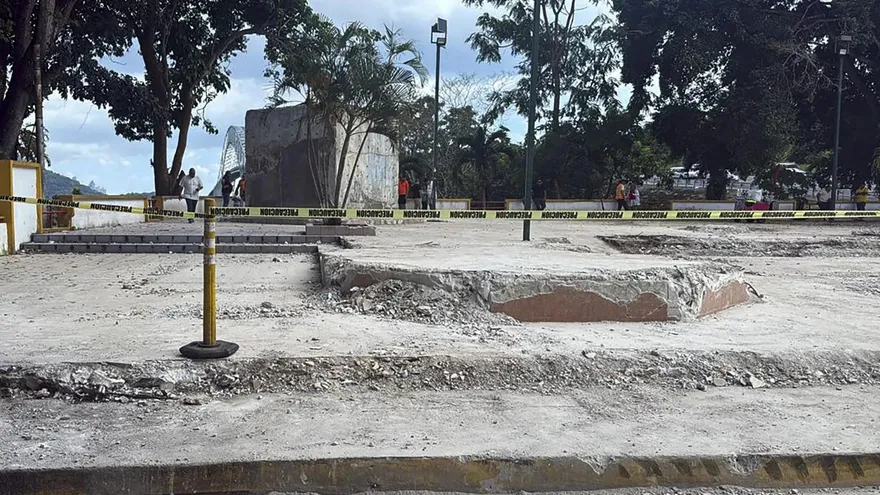 Área del mirador del puente de las Américas en donde se observa la estructura demolida