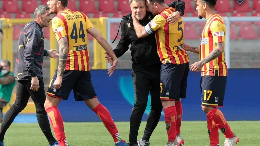 Lecce y Cremonese regresan a la Serie A