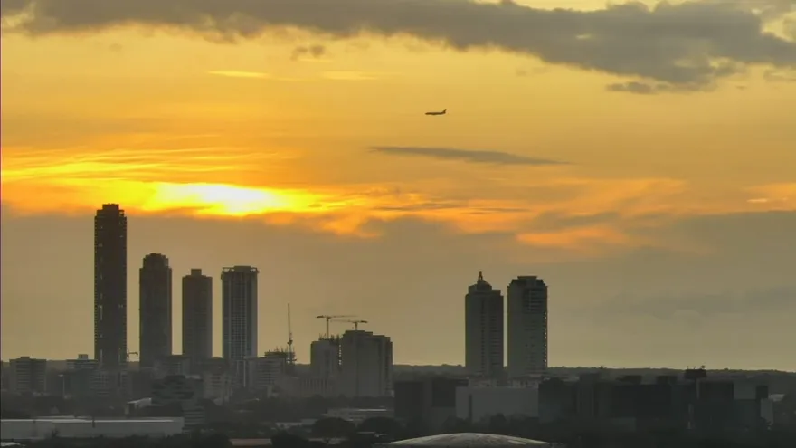 Aguaceros fuertes y tormentas eléctricas podrían afectar la vertiente del Pacífico esta tarde.
