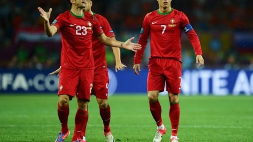 Portugal gana e Italia empata en Europa