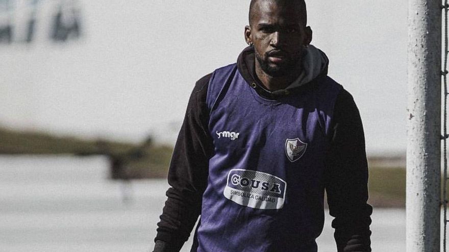 El Fénix de Luis Mejía golea 3-0 a Rentistas en primera fecha del Apertura uruguayo